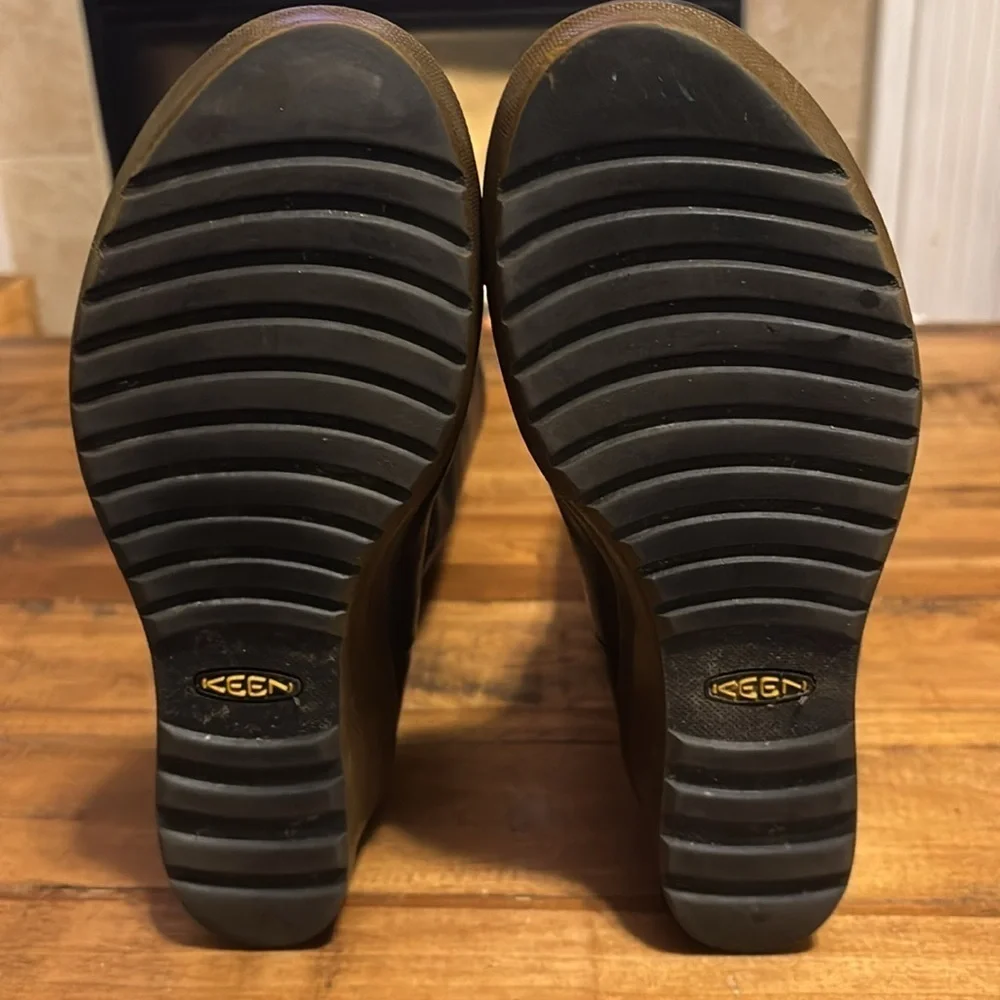 Keen wedge sample boot, black pull on